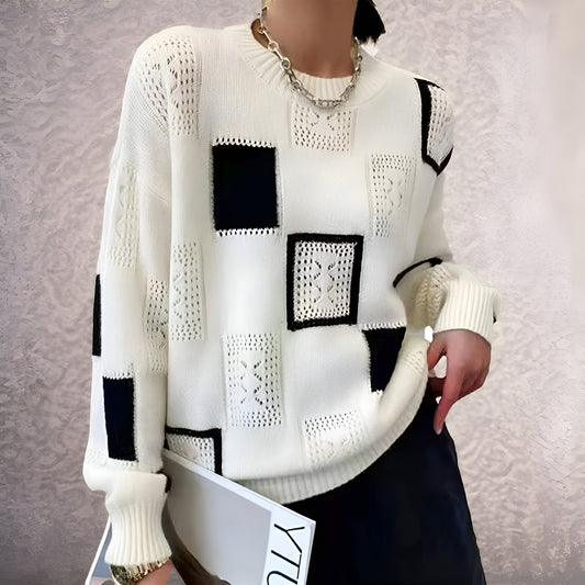 NAYLA | Classic Pullover with Feminine Fit